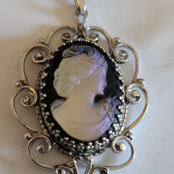 Whiting and Davis Vintage Glass Cameo - Picture 3 of 5